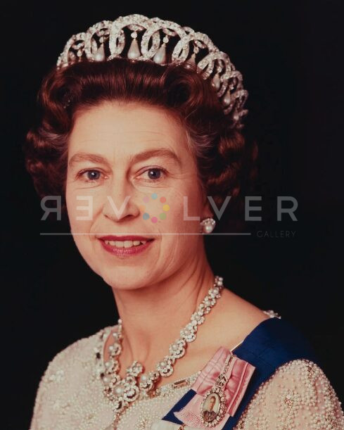 Official Portrait of Queen Elizabeth II of United Kingdom, 1975 © Peter Grugeon; Camera Press; On loan from American Friends of the National Portrait Gallery (London) Foundation, Inc.: Gift of Mr. Ford Hill.